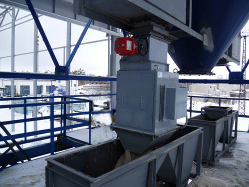 В марте завершен ввод в действие опытной партии новых дозаторов лоткового типа для загрузки кварцевым песком железнодорожных вагонов-хопперов