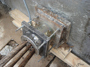 Установленный анкерный датчик