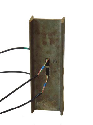 Пакетированный тензорезистор. Пример установки привариваемого тензометра на двутавр №10